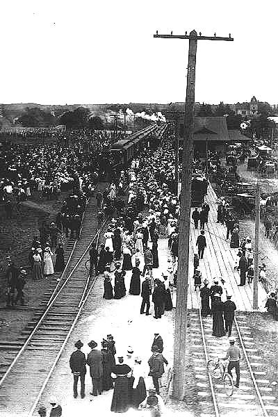 http://www.open.org/~library/historic/0a7da1ab.html

This photograph was displayed as a part of the Railroads in Salem exhibit from June to August, 1995 in the Heritage Room at the Salem Public Library. A large crowd has gathered at the Salem station on August 10, 1899 to welcome the returning Oregon 2nd Volunteers home from the Spanish American War.  The view, taken from the water tower, gives an interesting perspective of theearly layout at Salem. Note the street car to the right and the stub switch on the mainline in the foreground. The area to the left was later occupied by a hop warehouse, and then the California Packing Company cannery. Today the Tokyo International University campus fills that area.  RECORD NO. ~HRE 183.  PHOTOGRAPHER ~unknown.  DATE ~1899.  Salem Public Library